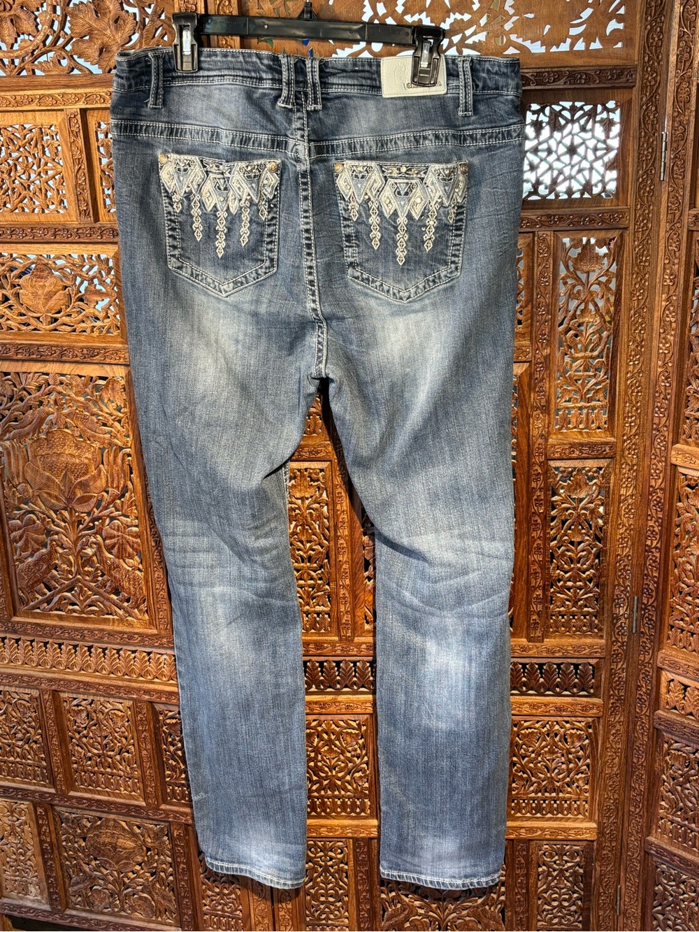 Grace Women's Light Wash Skinny Jeans with Decorative Pockets